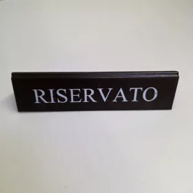   RISERVATO cedulka „Rezervováno", tmavě hnědá koženka, s bílým nápisem, velká