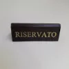 RISERVATO cedulka „Rezervováno", tmavě hnědá koženka, se zlatým nápisem, malá
