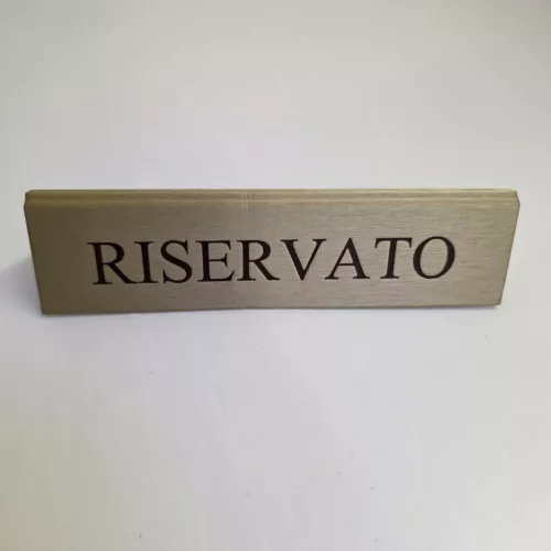 RISERVATO cedulka „Rezervováno", zlatá koženka, s hnědým nápisem, velká