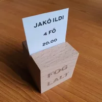 Dřevěné rezervační stojánky