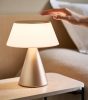 Lexon Luma XL plynule synchronizovatelná LED lampa - zlatá