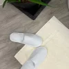 Pohodlný koupelnový kobereček slonovinový 50x80, 700 g